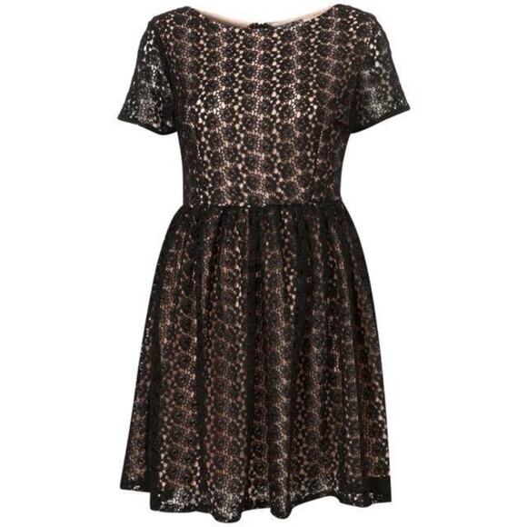 Topshop 90s Fit and Flare Black Crochet Lace Short Sleeve Skater Dress Size 8 - Picture 5 of 5